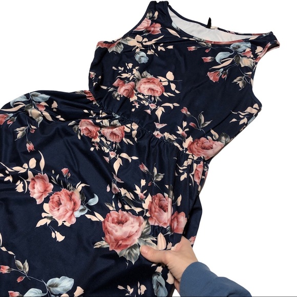 Floral Stretch Maxi Dress - Picture 4 of 10